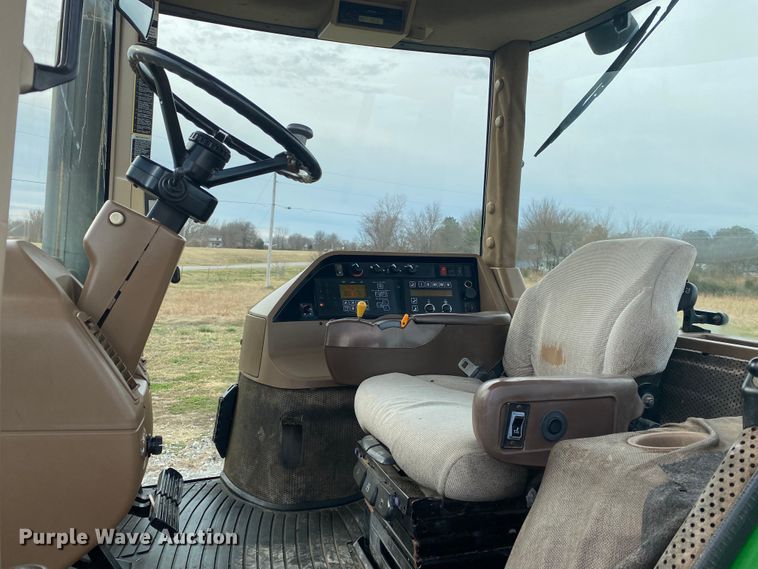 image for item JN9140 2005 John Deere 8320  MFWD tractor