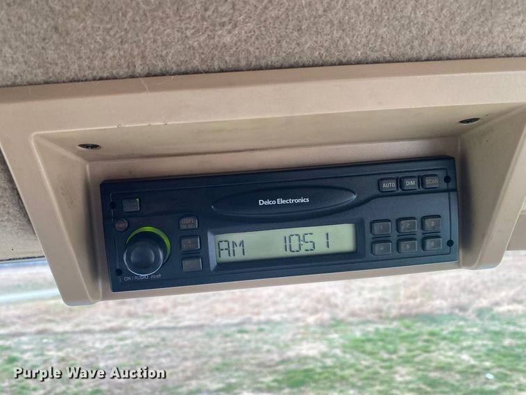 image for item JN9140 2005 John Deere 8320  MFWD tractor