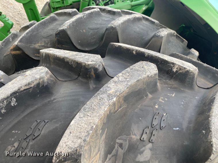 image for item JN9140 2005 John Deere 8320  MFWD tractor