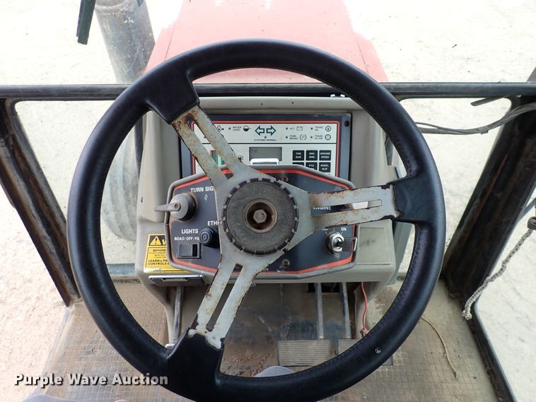 image for item JT9981 Case IH 2394  tractor