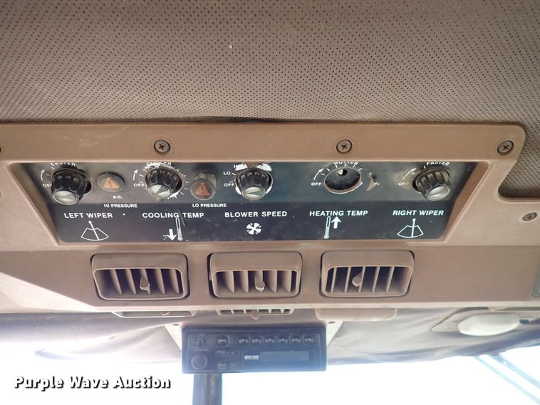 image for item JT9982 1984 John Deere 4850  tractor