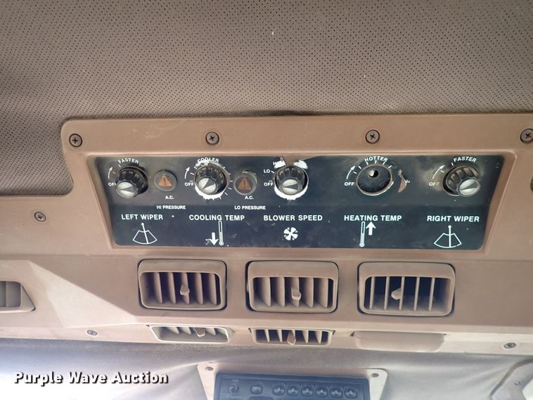 image for item JT9982 1984 John Deere 4850  tractor