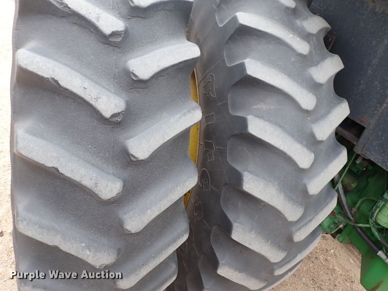 image for item JT9982 1984 John Deere 4850  tractor