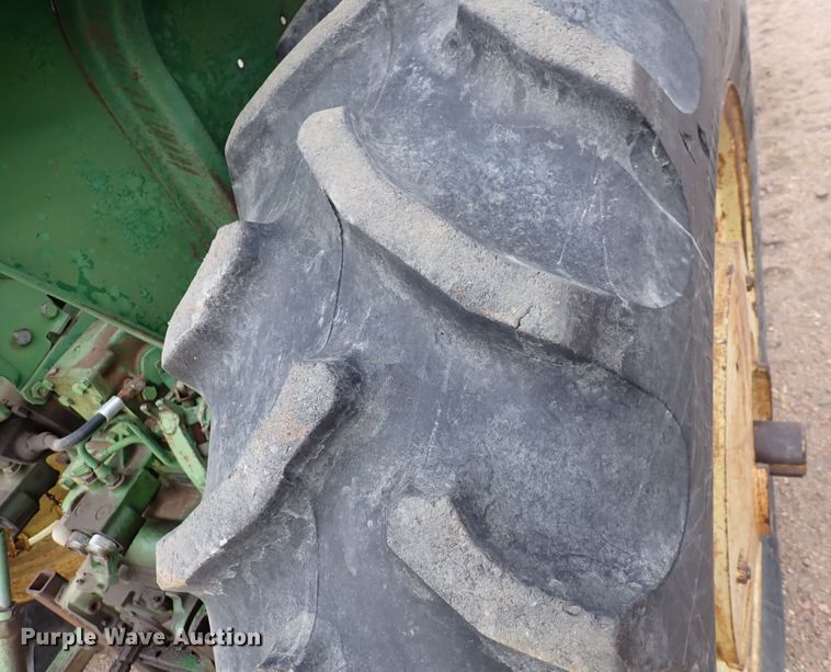 image for item JT9984 1964 John Deere 3020  tractor