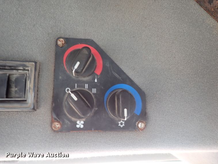 image for item JT9986 Case IH FLX3300B  spreader