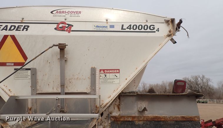 image for item JT9986 Case IH FLX3300B  spreader