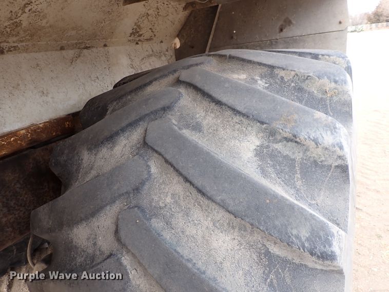 image for item JT9986 Case IH FLX3300B  spreader