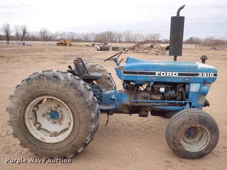 image for item JT9989 Ford 3910  tractor