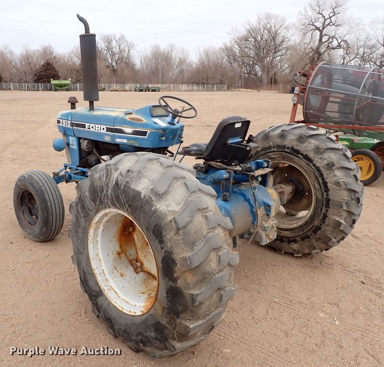 image for item JT9989 Ford 3910  tractor