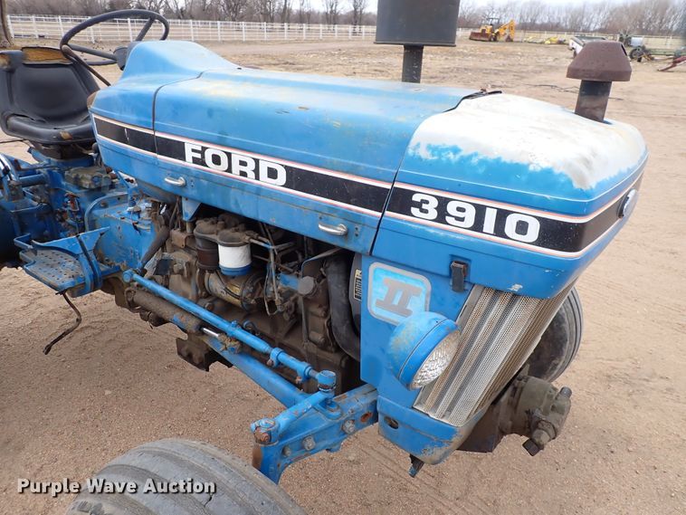 image for item JT9989 Ford 3910  tractor