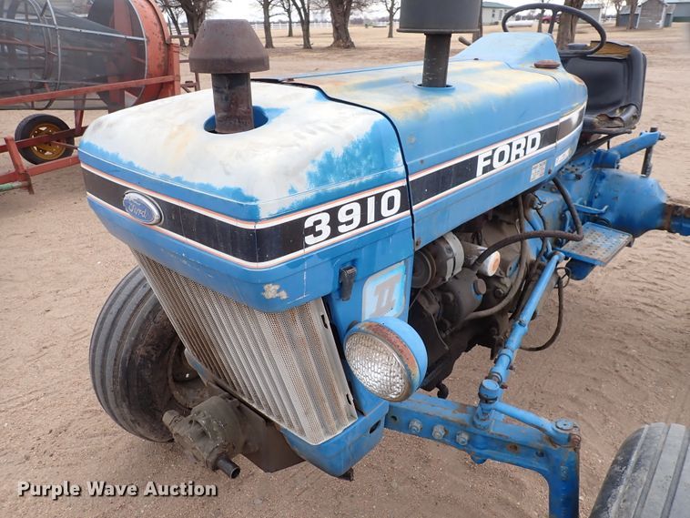 image for item JT9989 Ford 3910  tractor
