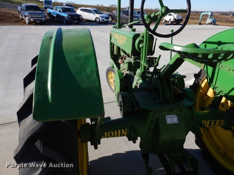 image for item KH9051 1938 John Deere B  tractor