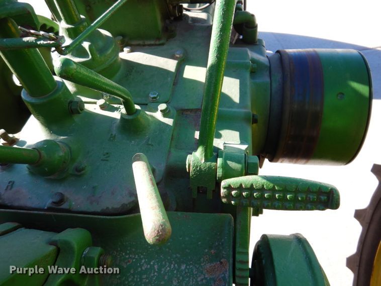 image for item KH9051 1938 John Deere B  tractor