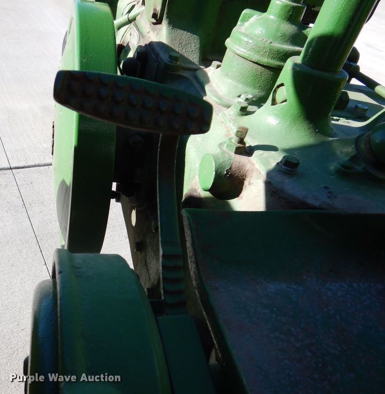 image for item KH9051 1938 John Deere B  tractor