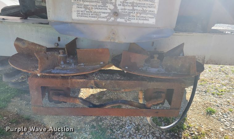 image for item KH9917 2000 International 4900  applicator truck