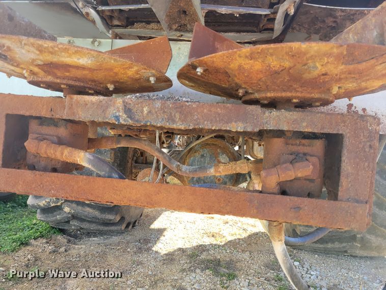 image for item KH9917 2000 International 4900  applicator truck