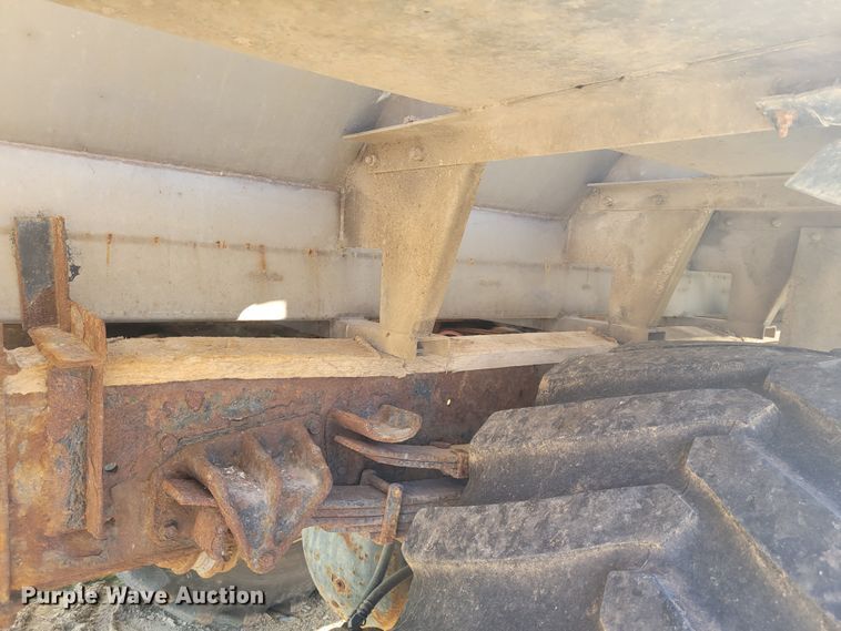 image for item KH9917 2000 International 4900  applicator truck