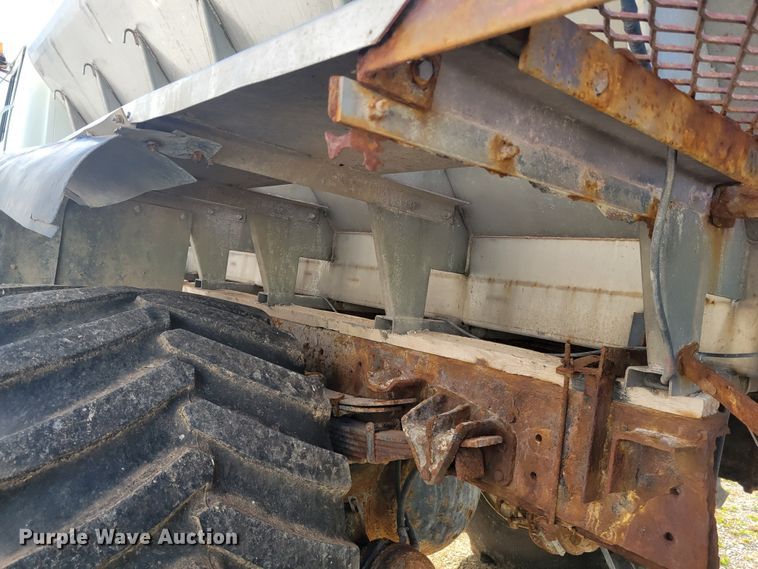 image for item KH9917 2000 International 4900  applicator truck