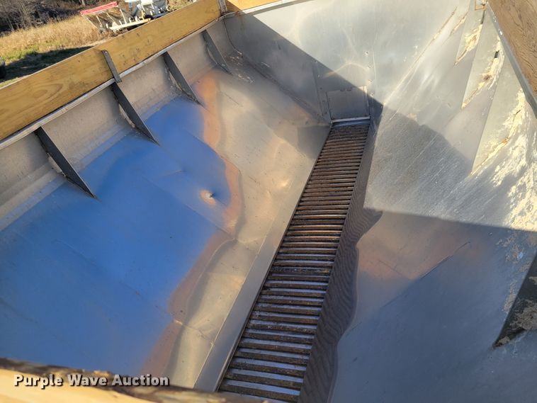 image for item KH9917 2000 International 4900  applicator truck