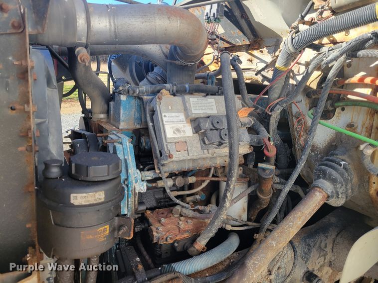 image for item KH9917 2000 International 4900  applicator truck