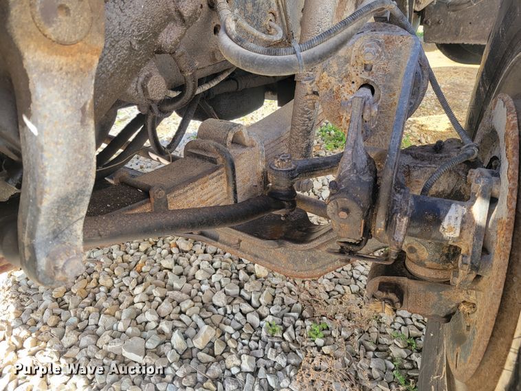 image for item KH9917 2000 International 4900  applicator truck