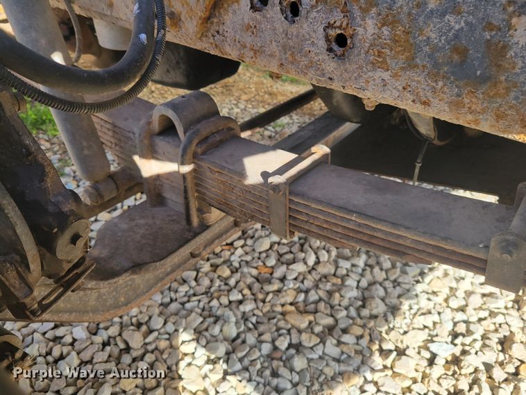 image for item KH9917 2000 International 4900  applicator truck