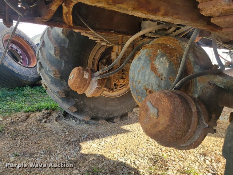 image for item KH9917 2000 International 4900  applicator truck