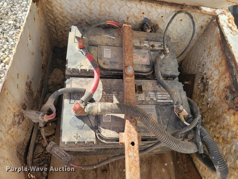 image for item KH9917 2000 International 4900  applicator truck