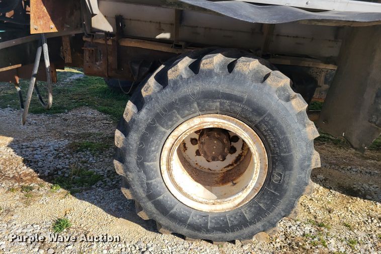 image for item KH9917 2000 International 4900  applicator truck