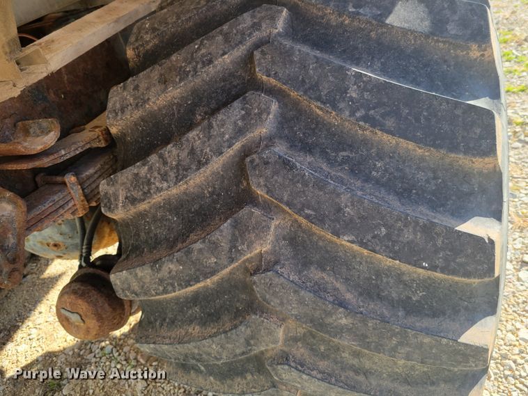 image for item KH9917 2000 International 4900  applicator truck