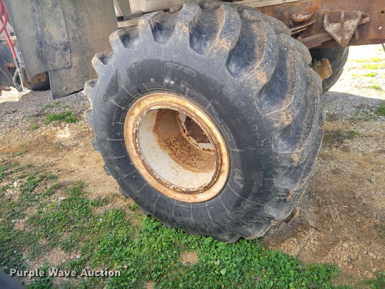 image for item KH9917 2000 International 4900  applicator truck