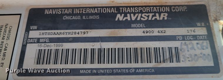 image for item KH9917 2000 International 4900  applicator truck