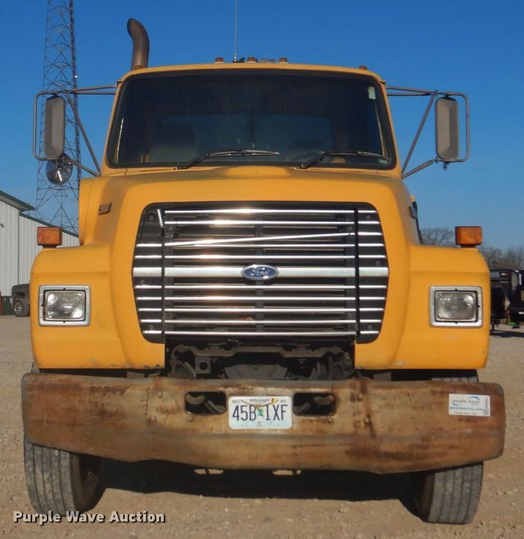 image for item DH8147 1995 Ford L9000  semi truck