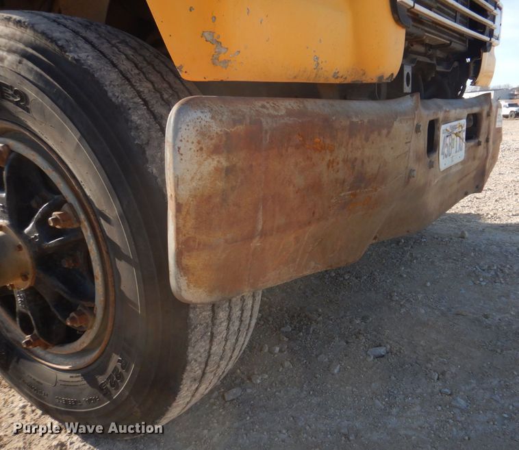 image for item DH8147 1995 Ford L9000  semi truck