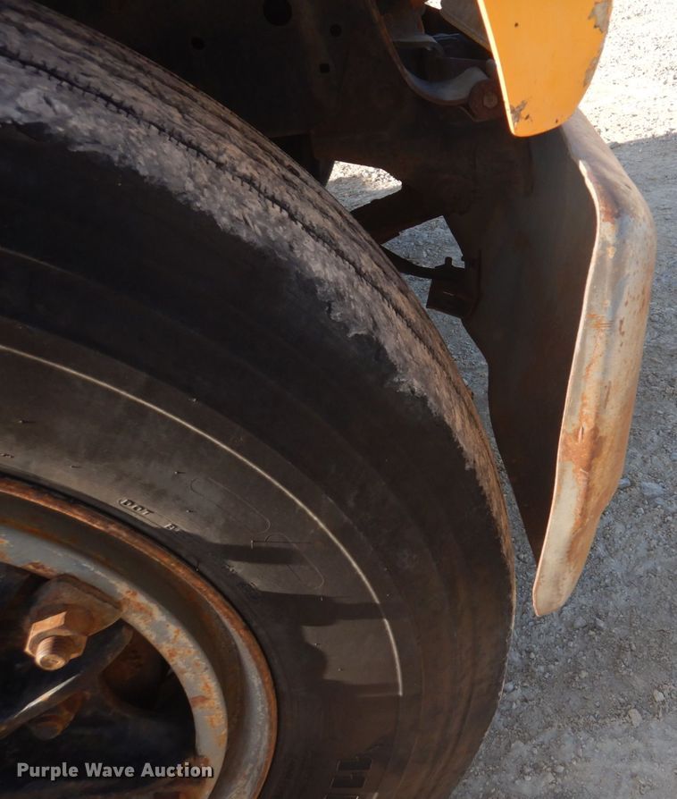 image for item DH8147 1995 Ford L9000  semi truck