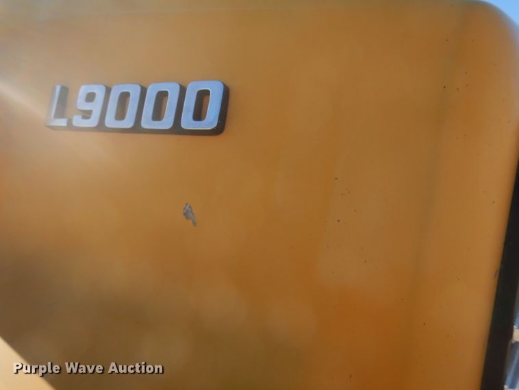 image for item DH8147 1995 Ford L9000  semi truck