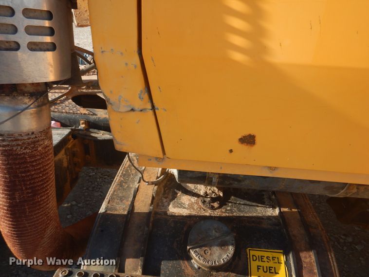 image for item DH8147 1995 Ford L9000  semi truck