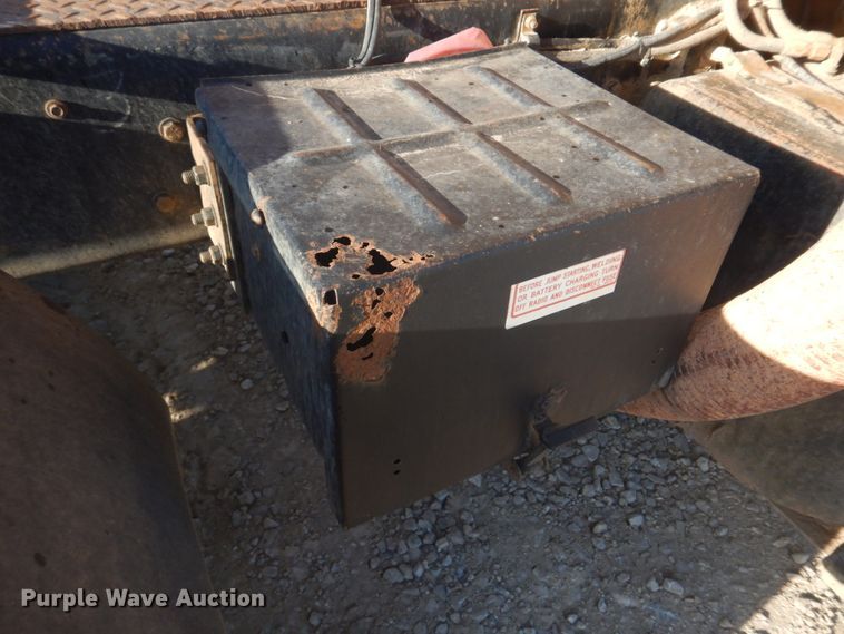 image for item DH8147 1995 Ford L9000  semi truck