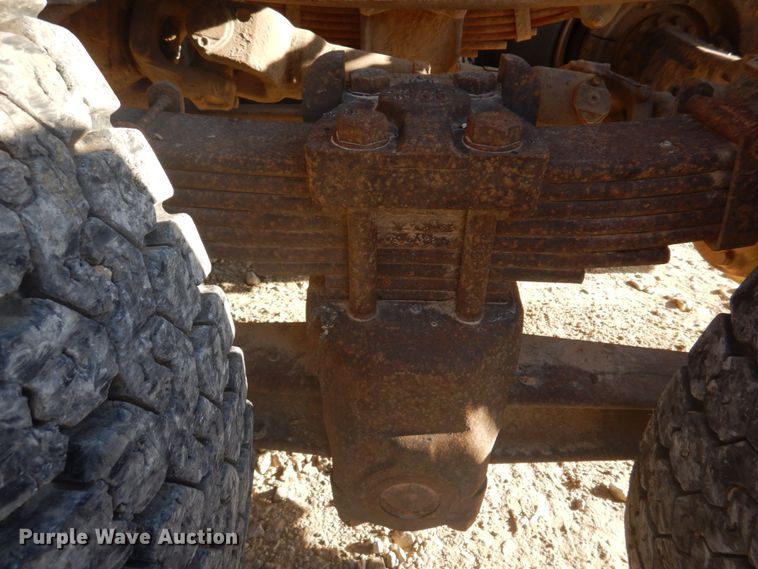 image for item DH8147 1995 Ford L9000  semi truck