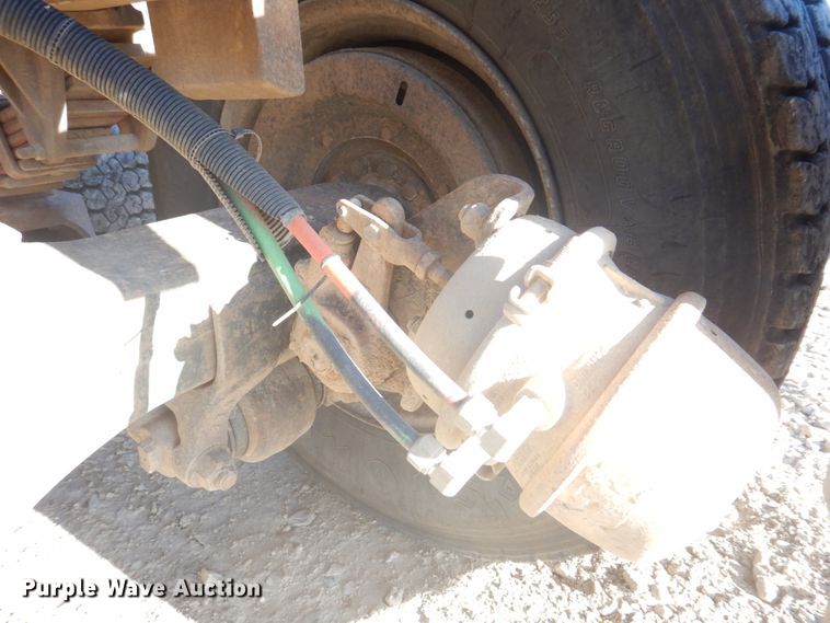 image for item DH8147 1995 Ford L9000  semi truck