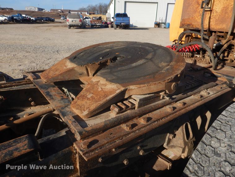 image for item DH8147 1995 Ford L9000  semi truck