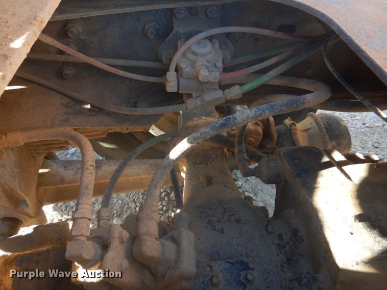 image for item DH8147 1995 Ford L9000  semi truck