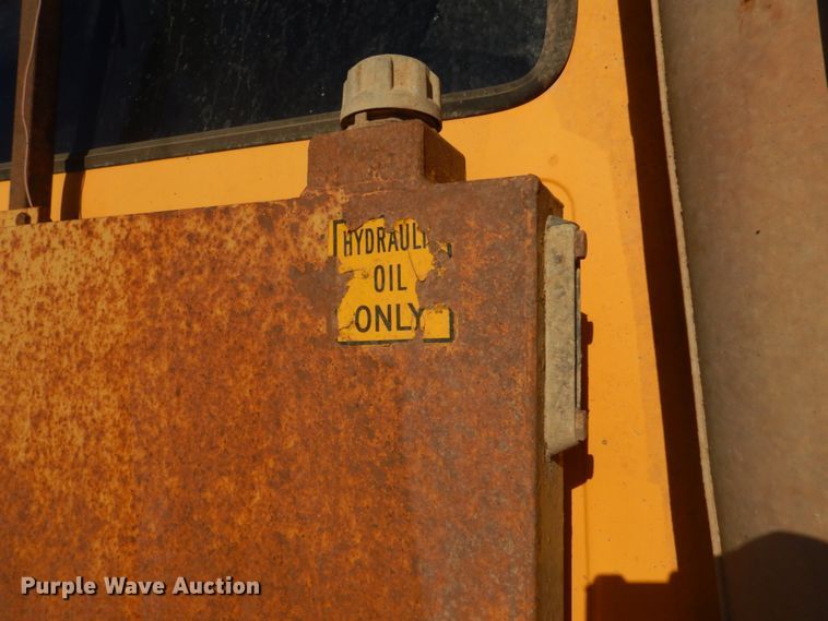 image for item DH8147 1995 Ford L9000  semi truck