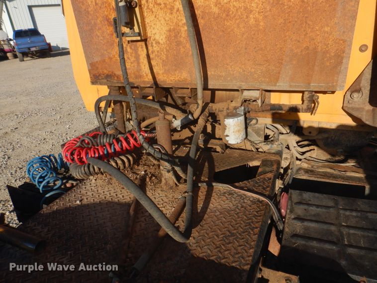 image for item DH8147 1995 Ford L9000  semi truck