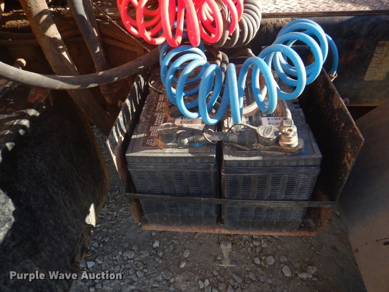 image for item DH8147 1995 Ford L9000  semi truck