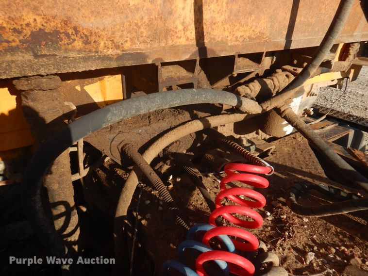 image for item DH8147 1995 Ford L9000  semi truck