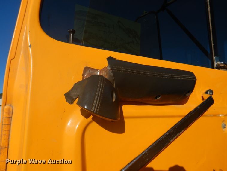 image for item DH8147 1995 Ford L9000  semi truck