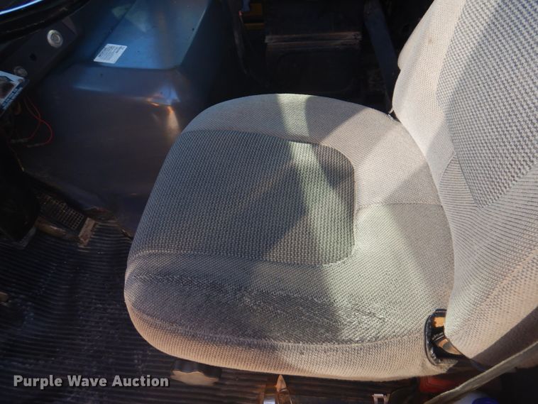 image for item DH8147 1995 Ford L9000  semi truck