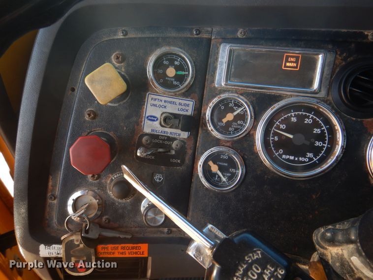 image for item DH8147 1995 Ford L9000  semi truck