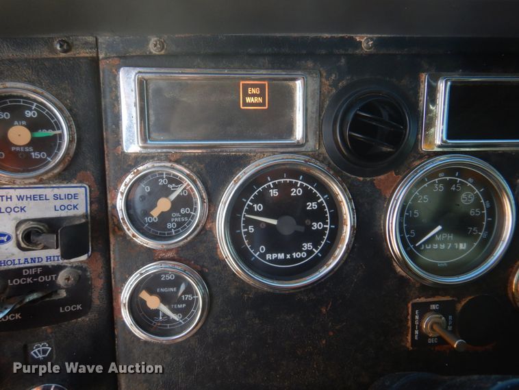 image for item DH8147 1995 Ford L9000  semi truck